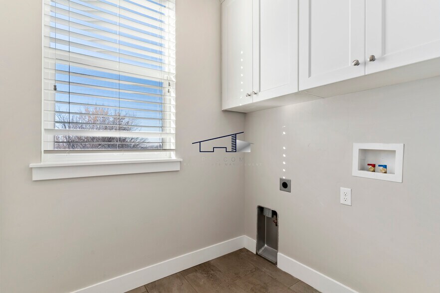 Building Photo - 369 W Clark Cir