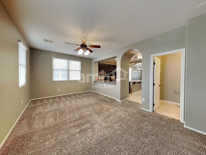 Building Photo - 889 S Storment Ln