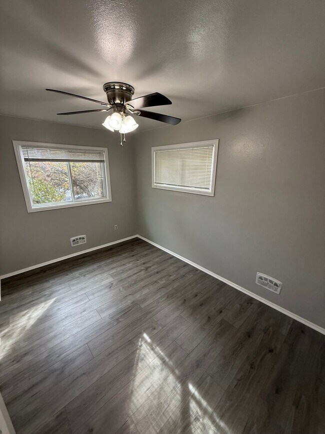 Building Photo - FREE 50in FLAT SCREEN TV Move in Special!!! Cozy 2 Bedroom 1 Bathroom Single Family Residence in ...