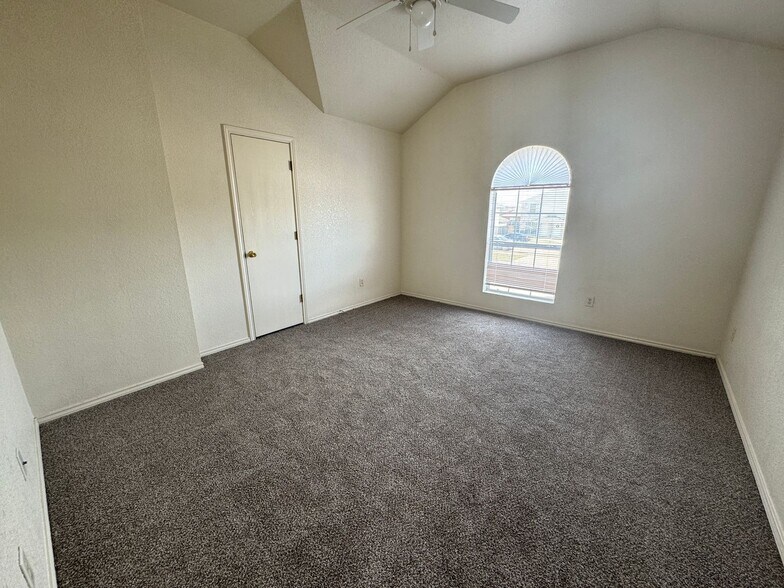 Building Photo - 4505 Deek Dr