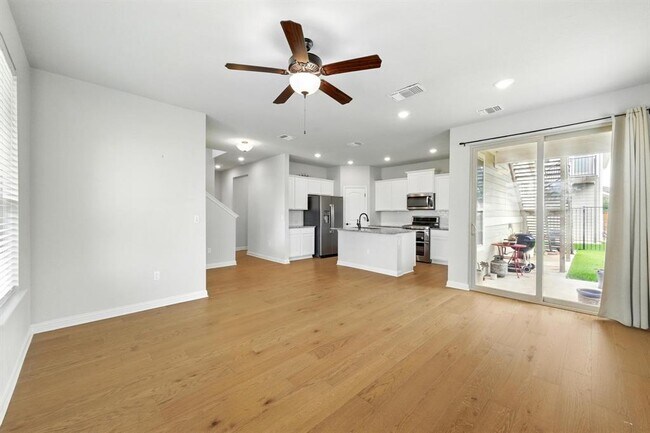 Building Photo - 8007 Orizzonte St