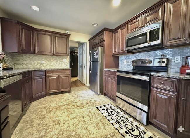 Building Photo - 2 Huber Pl