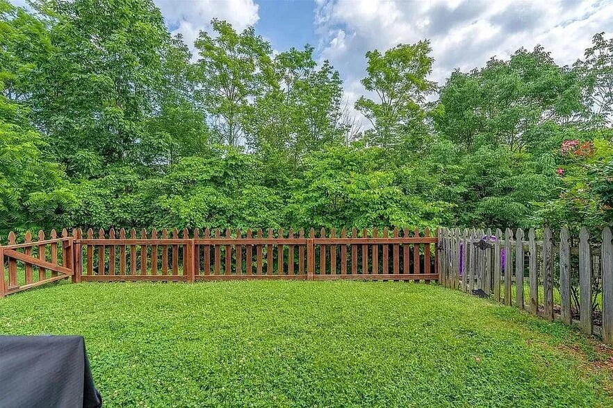 Building Photo - 6767 Woodcreeper Drive