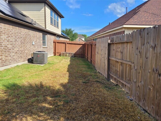 Building Photo - 6619 Halcyon Days Dr