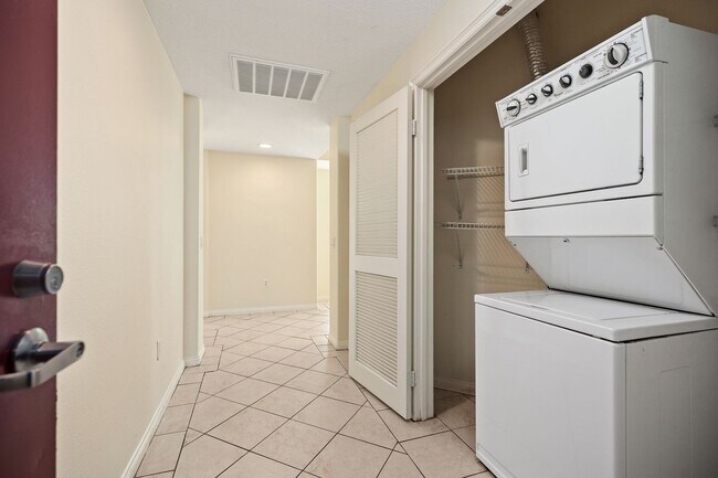 Building Photo - View Condo in Luxury Gated Community
