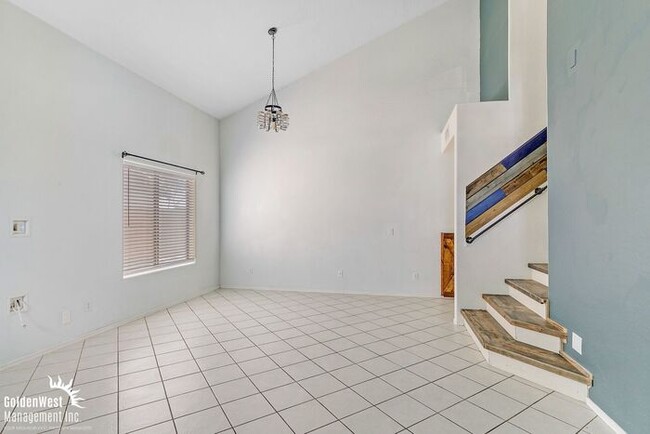 Building Photo - Luxurious 4Bdm 2.5Ba Home with Expansive Backyard in Mesa