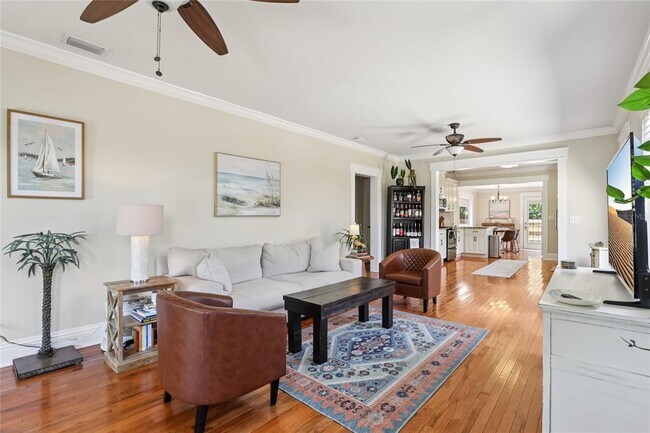 Building Photo - 712 E Caracas St