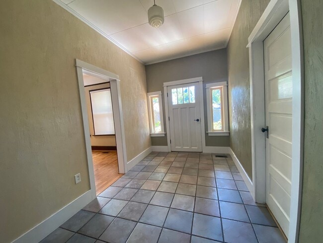 Building Photo - 3 Bedroom Home for Rent - HR Heights