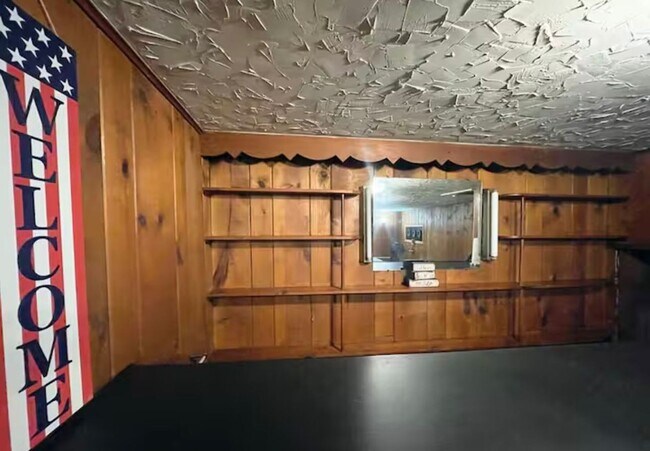 Building Photo - Spacious Cleveland Heights Home in Desirable Neighborhood!