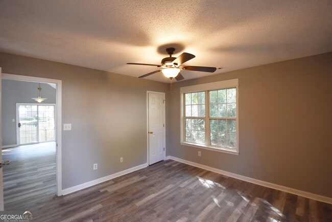 Building Photo - 700 S Fairfield Dr