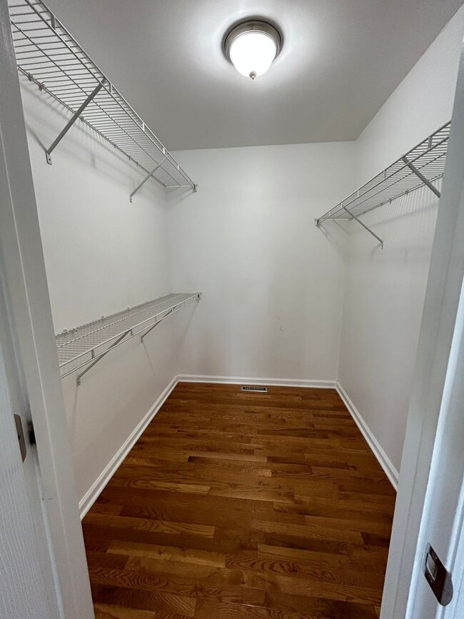 Building Photo - New Listing Alert! End unit Townhome in Pe...
