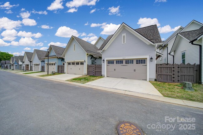 Building Photo - 567 Plowman Ln