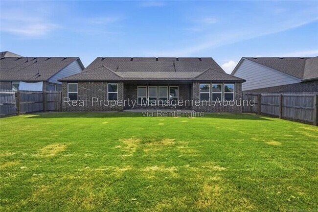 Building Photo - 3706 S 13th Pl