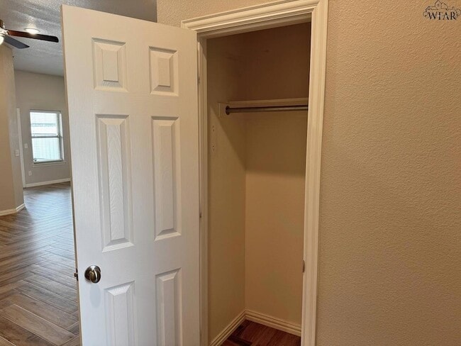 Building Photo - 301 Mariners Wy