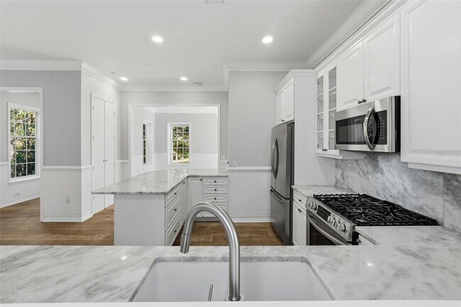 Building Photo - 815 Lake Evalyn Dr