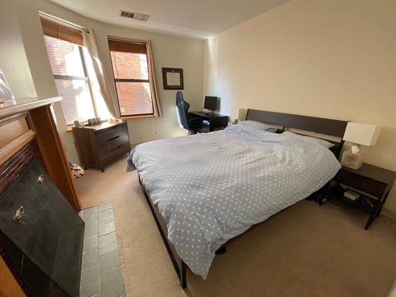 Building Photo - 96 Gainsborough St