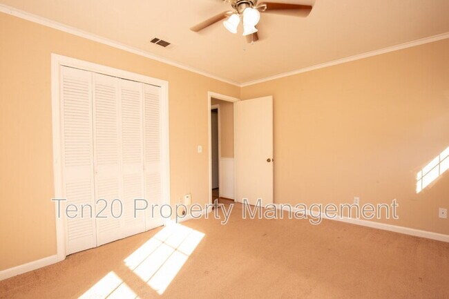 Building Photo - 6124 Canterbury Dr