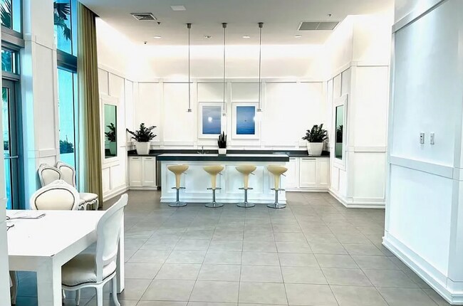 Building Photo - 90 SW 3rd St