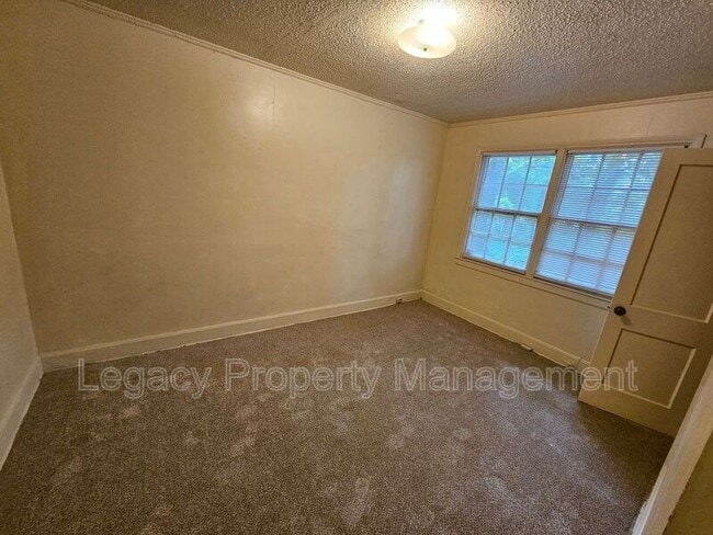 Building Photo - 321 Vance St