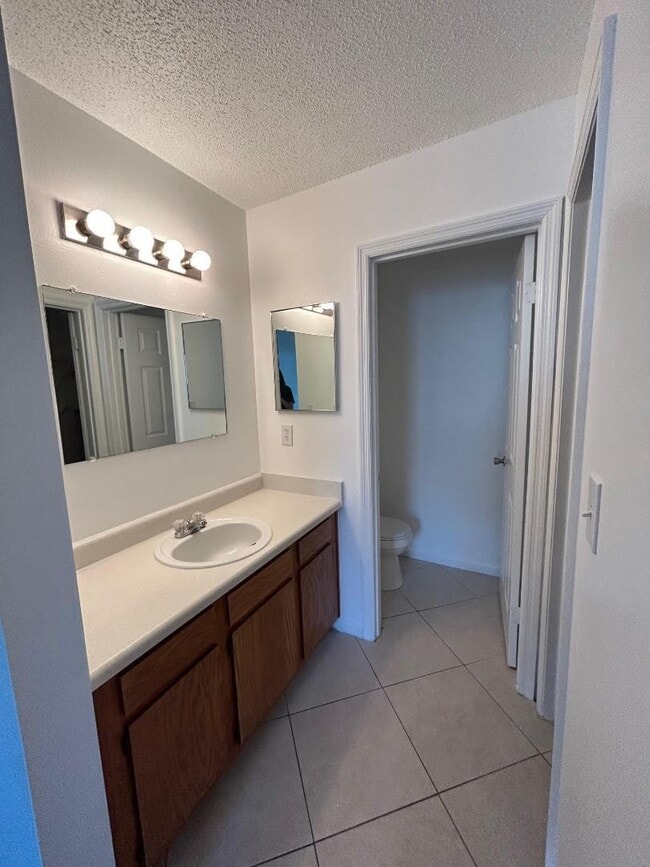 Building Photo - 100 Kazmira Ct