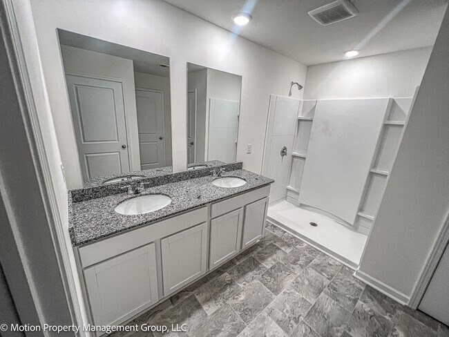 Building Photo - For Rent – Spacious 4 Bed / 3.5 Bath Home ...