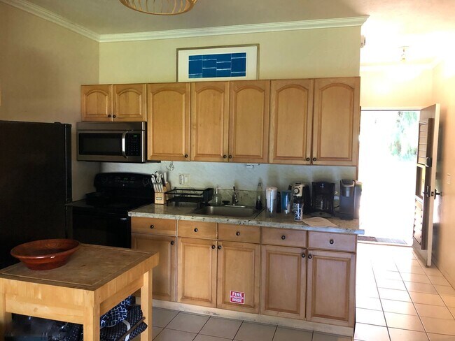Building Photo - Pohailani Condos 2BD/1BTH