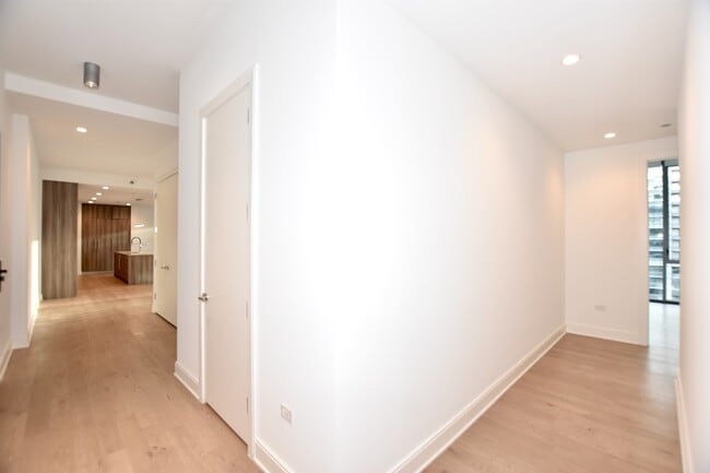 Building Photo - 60 E Randolph St