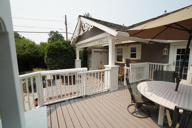 Building Photo - 2721 W Cassia St