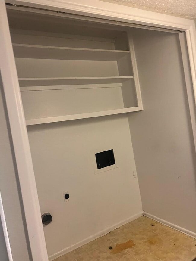 Building Photo - 1328 Tanglewood Ln