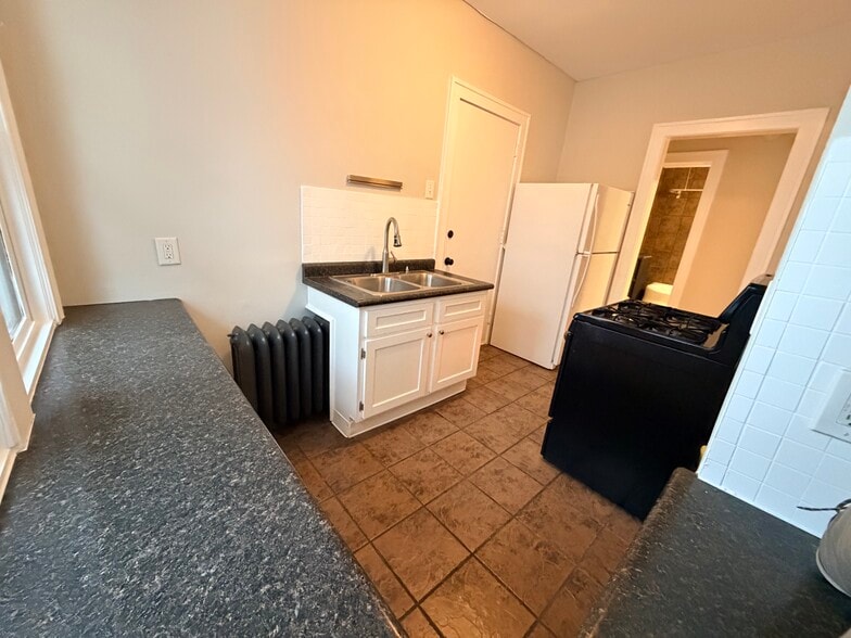 Building Photo - 808 Dayton Ave