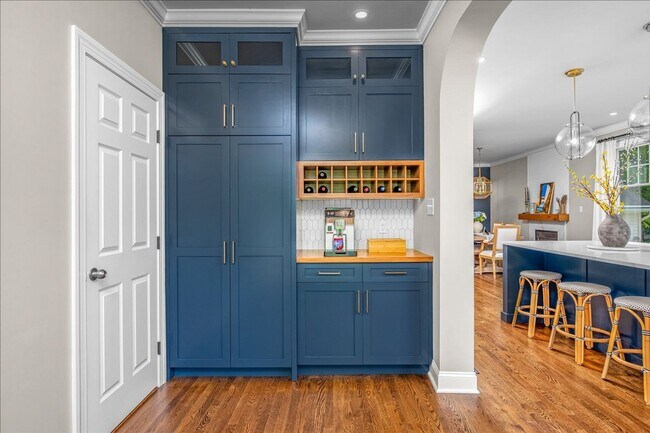 Building Photo - Beautifully Renovated 4 Bedroom 2.5 Bathroom Colonial