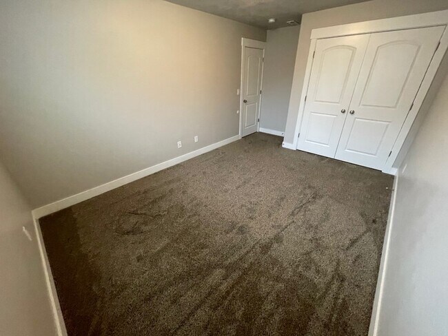 Building Photo - 3807 E Cunninghill Dr