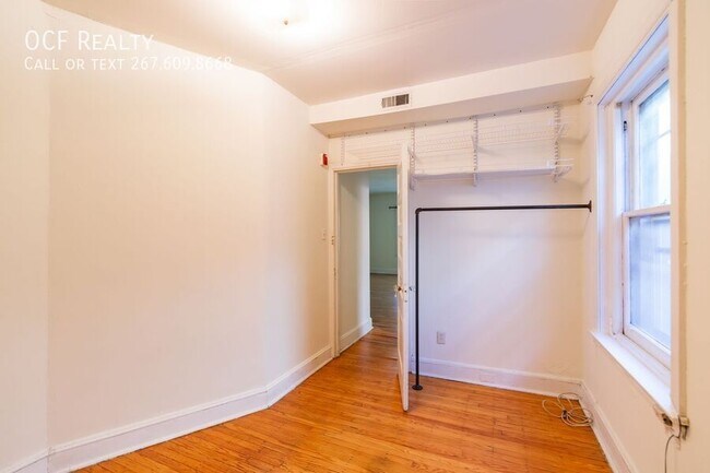 Building Photo - 4244 Spruce St