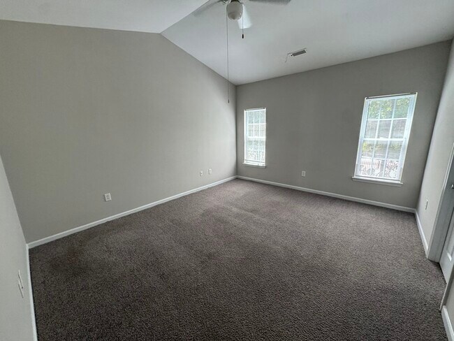 Building Photo - Amazing Deal! Great Location! 3 Bedroom 2.5 Bath Town Home! Playground in community!