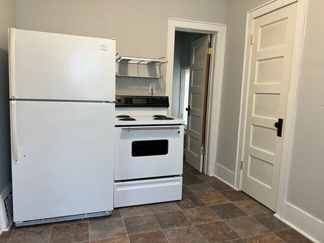 Building Photo - 339 5th St