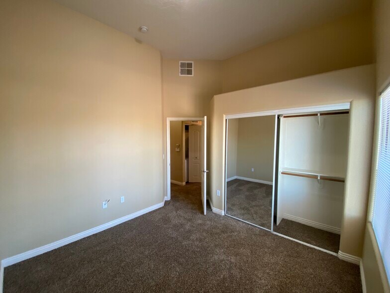 Building Photo - 8985 S Durango Dr