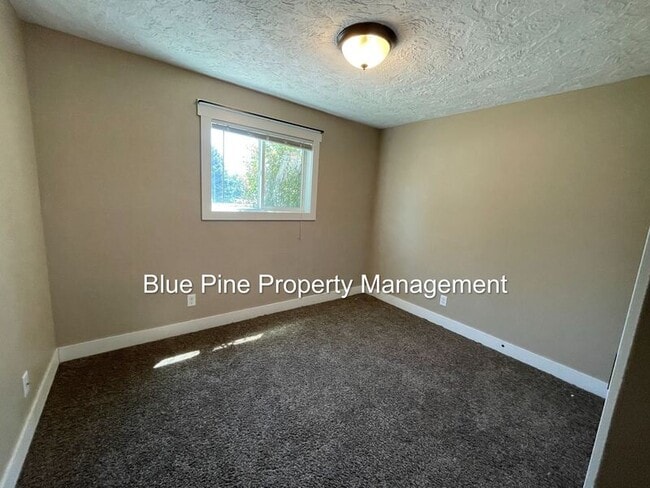 Building Photo - 1201 N Skyline Dr