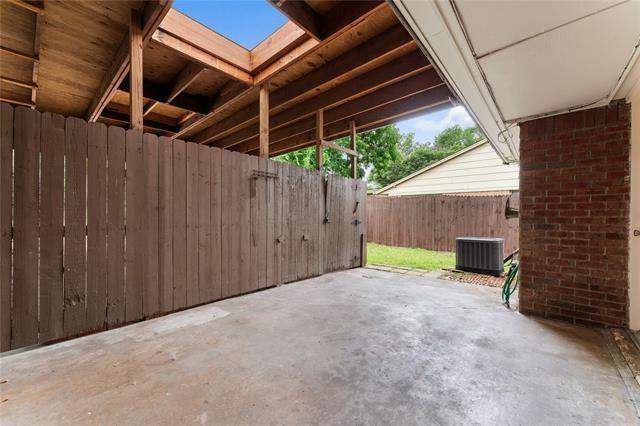 Building Photo - 2810 Golfing Green Dr