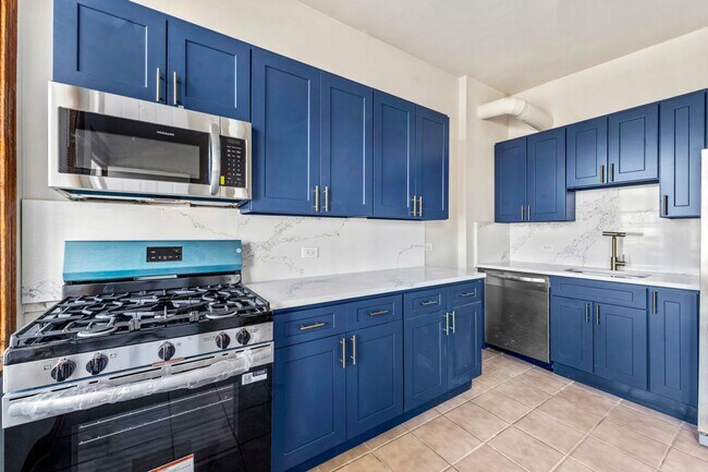 Building Photo - 2152 W Division St