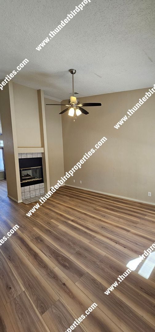 Building Photo - Charming NW 4 Bedroom Home