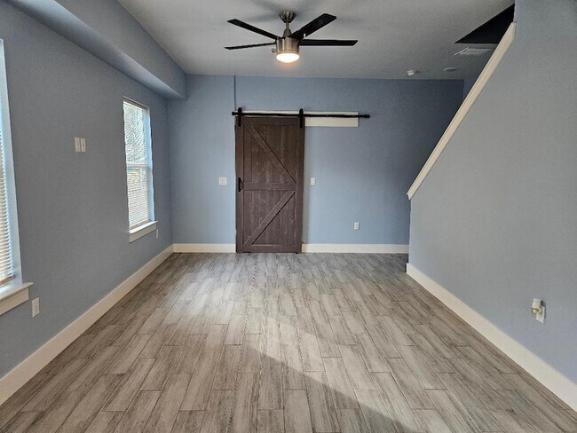 Building Photo - 305 Anderson St