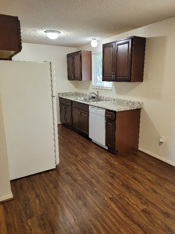 Building Photo - 228 Glenda Dr