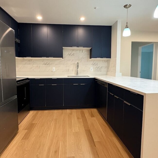 Building Photo - 100 Grandview Ave