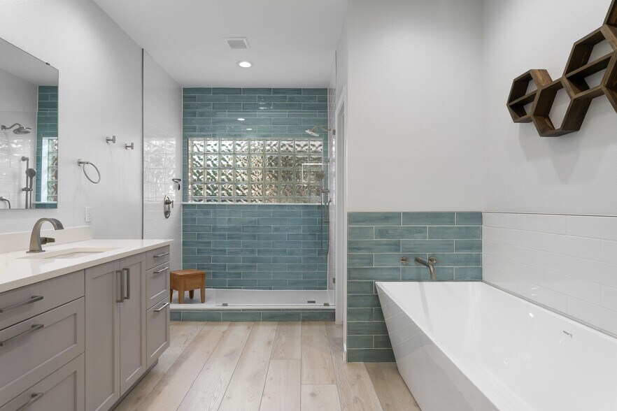 Building Photo - 14140 Regency Pl