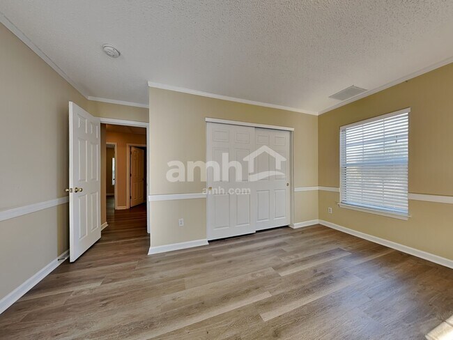 Building Photo - 14 Hidden Lakes Ln