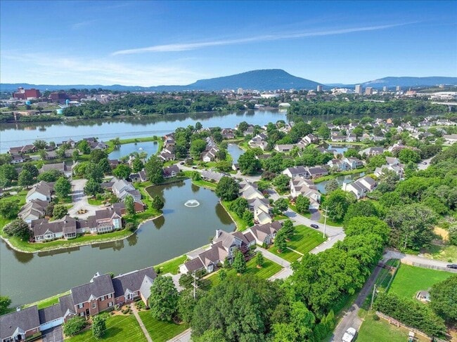 Building Photo - 1284 Heritage Landing Dr