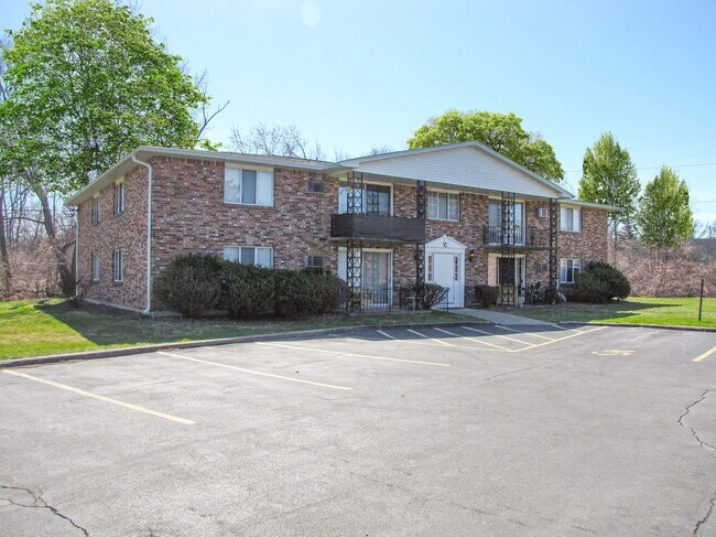 Building Photo - Colonial Court Apartments (2)
