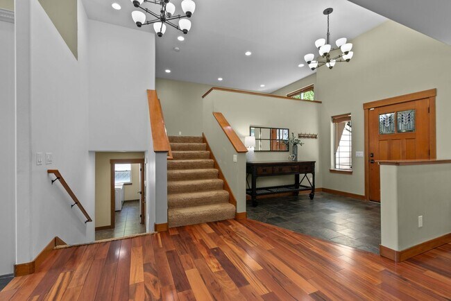 Building Photo - 3 Bed, 3 Bath Custom Built Home in Sudden Valley