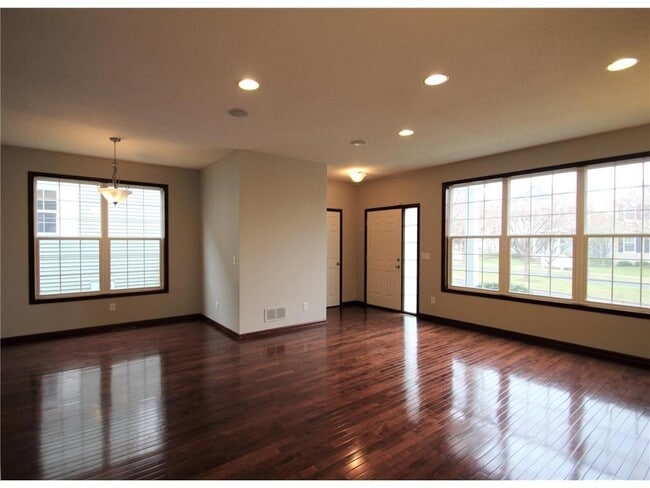Building Photo - 10003 Pincherry Ln