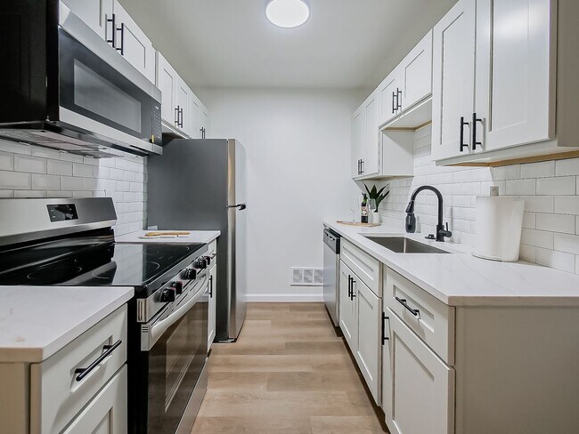 Building Photo - All New Luxury Living In Plymouth